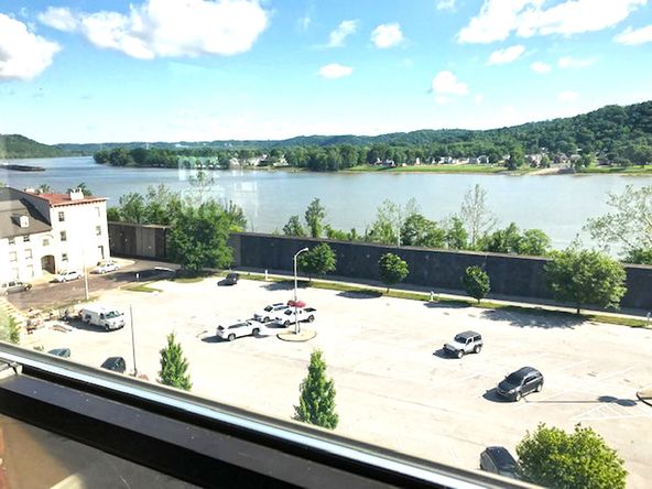 Office Building: 33 W 2nd St, Maysville, KY 41056